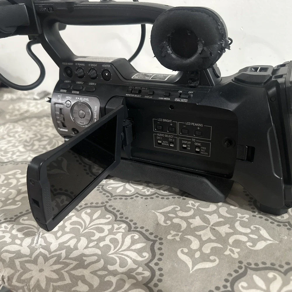 JVC GY-HM750U Camcorder Body Pro HD Solid State HM750 Camera w/ Canon